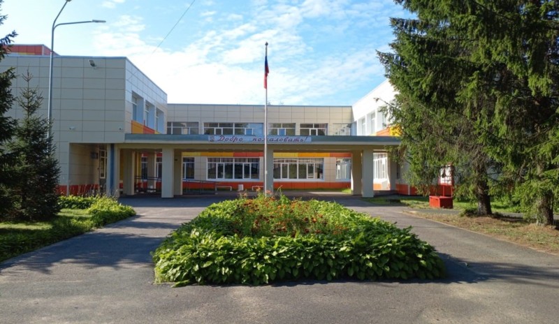 Здание большой школы.
